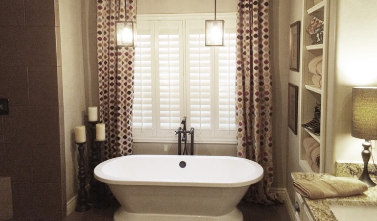 Polywood Shutters in Phoenix Bathroom